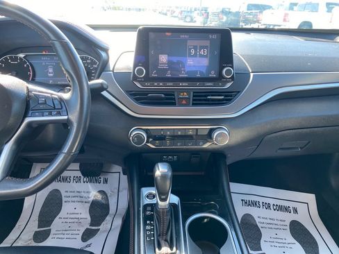 Used 2024 Nissan Altima 2.5 SR FWD image 25