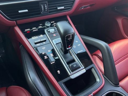 Used 2022 Porsche Cayenne AWD/4WD image 27