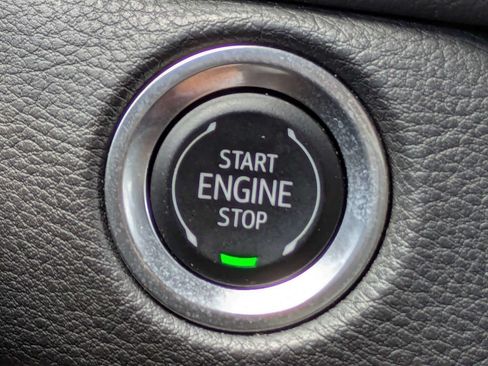 Used 2024 Cadillac XT4 Premium Luxury FWD image 32