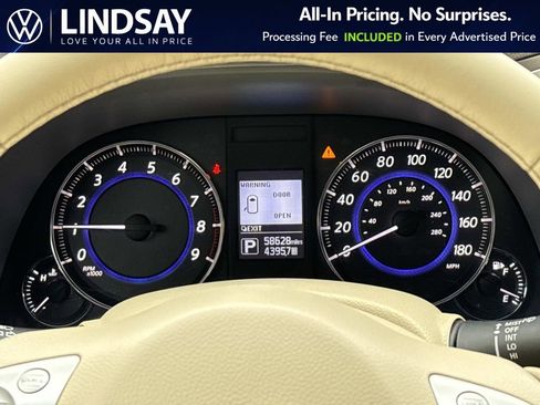 Used 2017 INFINITI QX70 AWD w/ Premium Package image 24