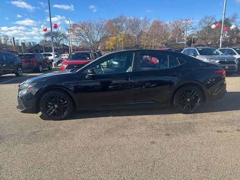 Used 2025 Toyota Camry SE image 4