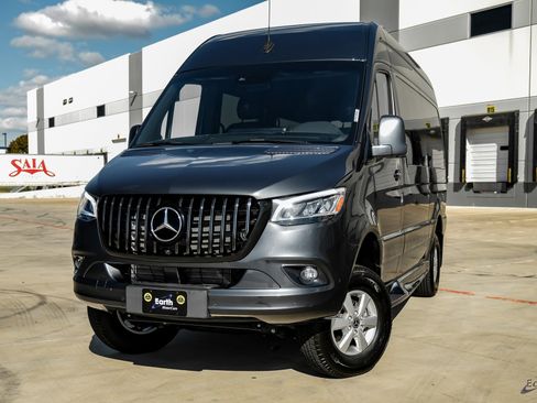 Used 2023 Mercedes-Benz Sprinter 2500 image 3