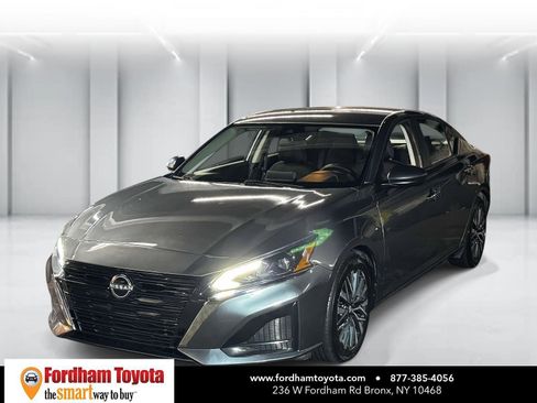 Used 2024 Nissan Altima 2.5 SV FWD image 4