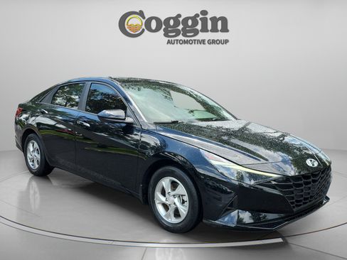 Certified 2023 Hyundai Elantra SE FWD image 7