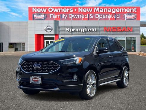 Used 2022 Ford Edge Titanium w/ Equipment Group 301A AWD/4WD image 2
