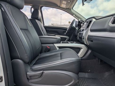 Used 2017 Nissan Titan PRO-4X AWD/4WD image 16