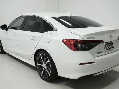 Used 2023 Honda Civic Touring image 6