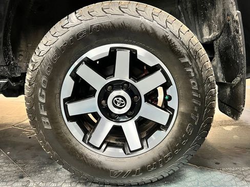 Used 2022 Toyota 4Runner TRD Off-Road Premium AWD/4WD image 28