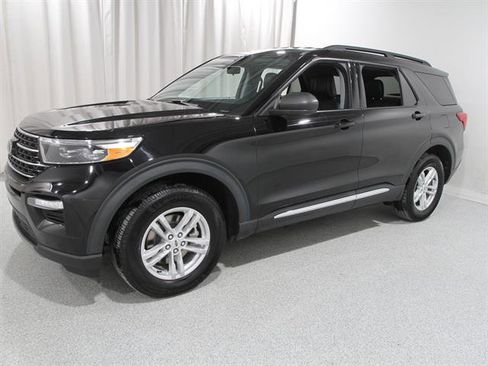 Certified 2021 Ford Explorer XLT w/ Equipment Group 202A image 3