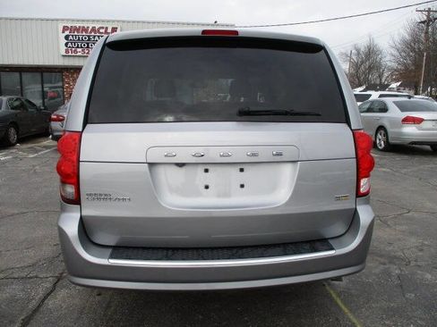 Used 2018 Dodge Grand Caravan SE w/ UConnect Hands-Free Group image 6
