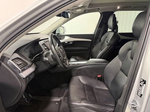 Used 2018 Volvo XC90 T5 Momentum w/ Convenience Package image 4