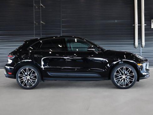 Certified 2025 Porsche Macan image 11