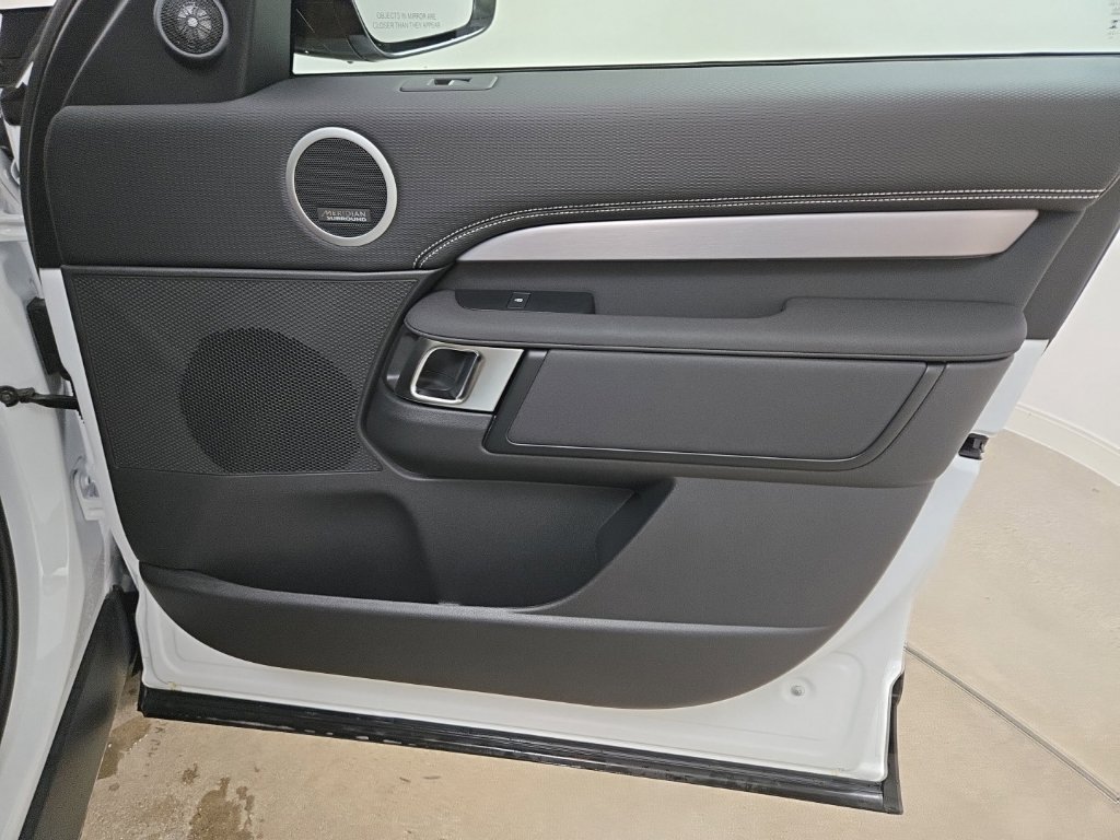 New 2026 Land Rover Discovery Limited Edition AWD/4WD image 27