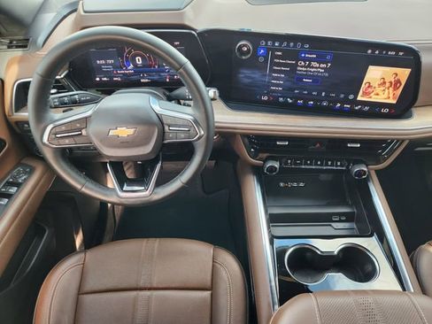 Used 2025 Chevrolet Suburban High Country image 27