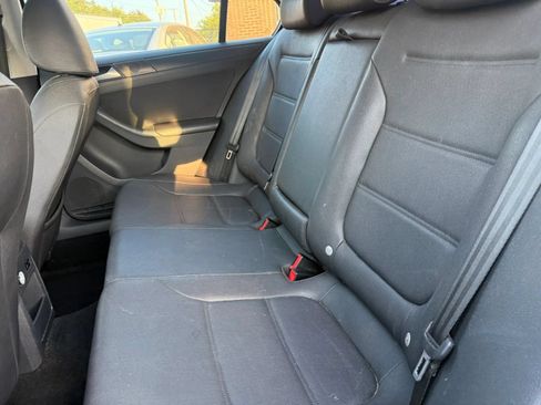 Used 2012 Volkswagen Jetta SE FWD image 16