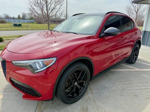 Used 2019 Alfa Romeo Stelvio Ti Sport w/ Quick Order Package 22S Sport AWD/4WD image 4