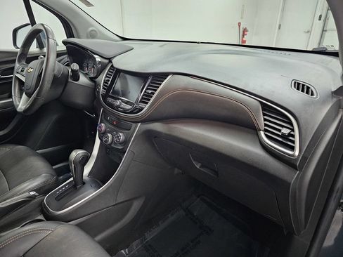 Used 2022 Chevrolet Trax LT w/ LT Convenience Package AWD/4WD image 12