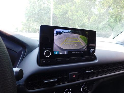 Used 2025 Honda HR-V LX image 3