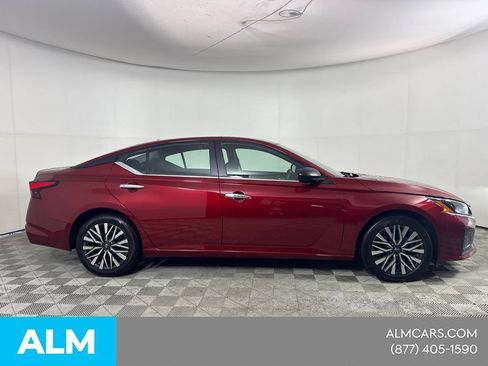 Used 2025 Nissan Altima 2.5 SV FWD image 6