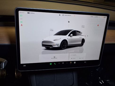 Used 2023 Tesla Model Y Performance image 4
