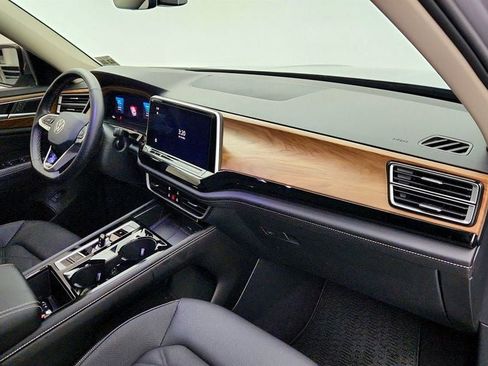 Used 2024 Volkswagen Atlas SE image 26