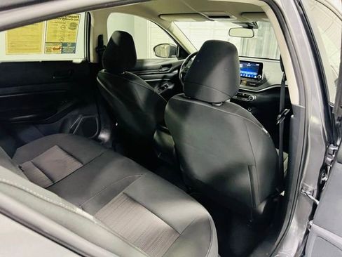 Used 2025 Nissan Altima 2.5 S FWD image 29