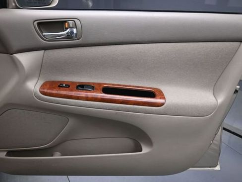 Used 2004 Toyota Camry XLE FWD image 22