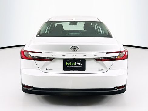 Used 2025 Toyota Camry LE image 7