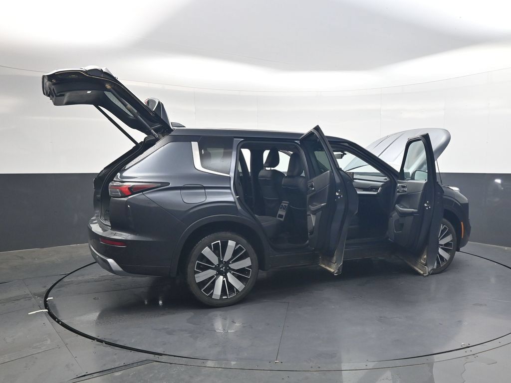Used 2025 Mitsubishi Outlander SE FWD image 35