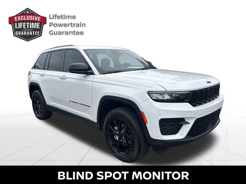 Used 2025 Jeep Grand Cherokee Altitude RWD image 8