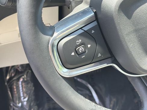 Certified 2024 Volvo XC40 B5 Plus w/ Climate Package AWD/4WD image 19