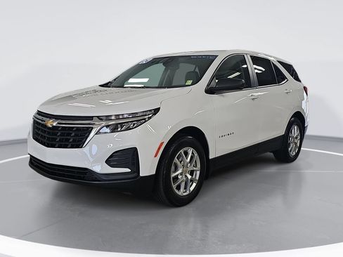 Certified 2024 Chevrolet Equinox LS w/ LS Convenience Package FWD image 9