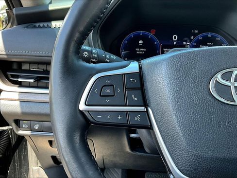 Used 2024 Toyota Grand Highlander AWD image 11