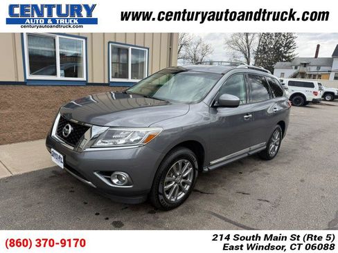 Used 2016 Nissan Pathfinder SL image 1