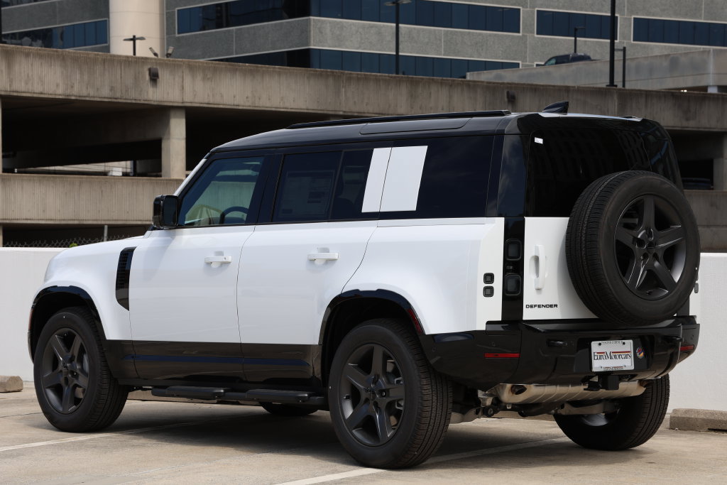 New 2026 Land Rover Defender 110 X-Dynamic SE AWD/4WD image 3
