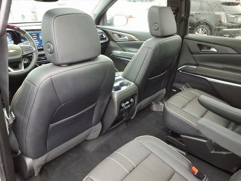Used 2025 Chevrolet Traverse High Country FWD image 16