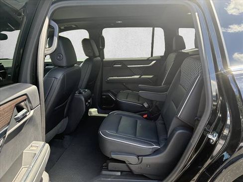 Used 2024 GMC Acadia Denali AWD/4WD image 10