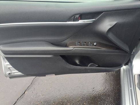 Used 2023 Toyota Camry SE image 11