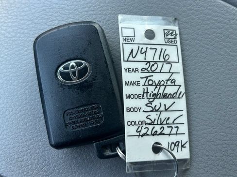 Used 2017 Toyota Highlander Limited AWD/4WD image 44