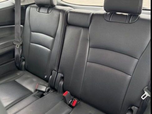 Used 2017 Honda Pilot Touring image 5