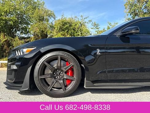 Used 2021 Ford Mustang Shelby GT500 w/ Carbon Fiber Track Pack RWD image 5