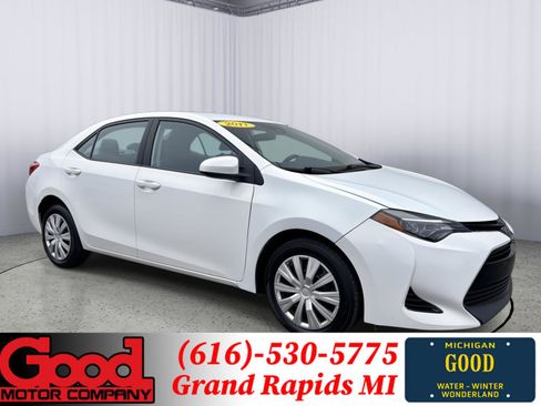 Used 2017 Toyota Corolla LE FWD image 1