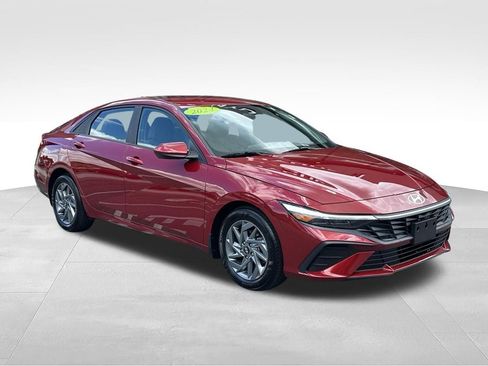 Certified 2024 Hyundai Elantra SEL FWD image 1
