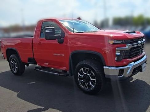 Used 2025 Chevrolet Silverado 2500 LT AWD/4WD image 3