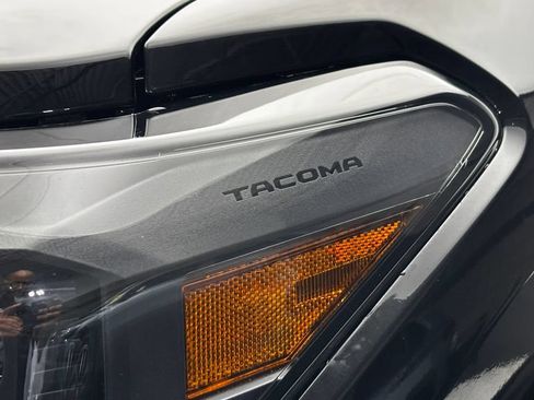 Used 2025 Toyota Tacoma TRD Sport AWD/4WD image 4