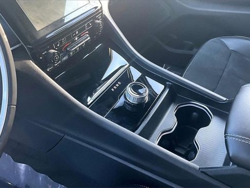 Used 2024 Jeep Grand Cherokee L Altitude image 17