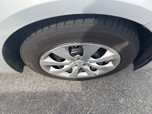 Used 2020 Toyota Corolla LE w/ Carpet Mat Package (TMS) FWD image 9