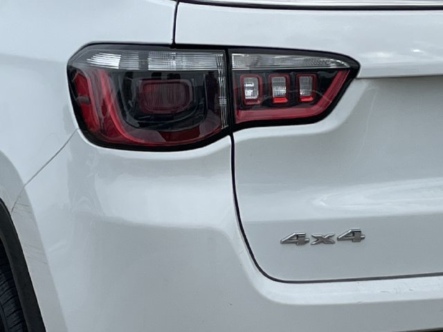 Used 2025 Jeep Compass Latitude w/ Sun & Sound Group AWD/4WD image 6