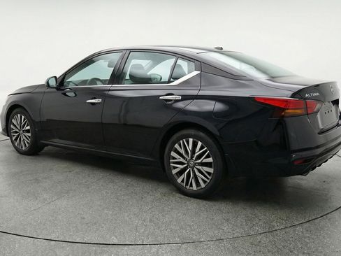 Used 2025 Nissan Altima 2.5 SV image 6