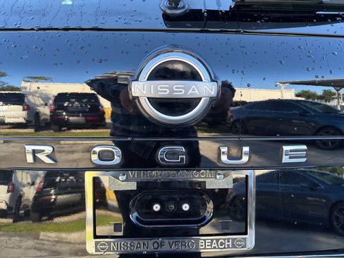 Used 2023 Nissan Rogue SV FWD image 10